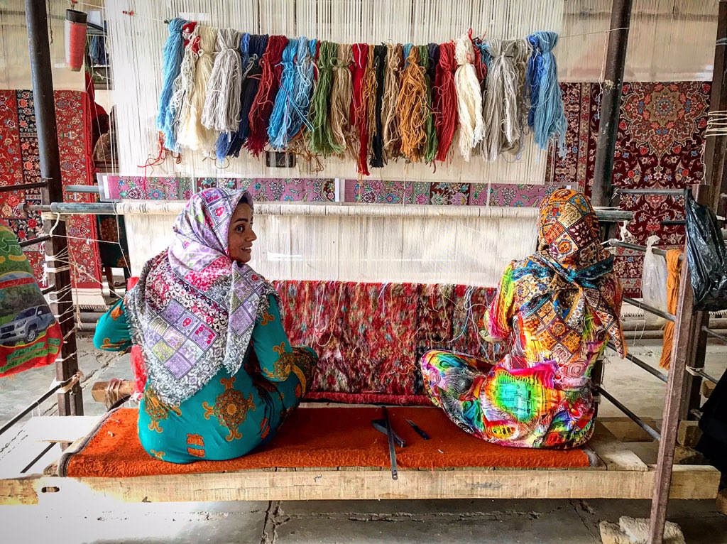 چرا آموزشگاه قالی بافی، تابلو فرش و صنایع دستی تقی پور؟